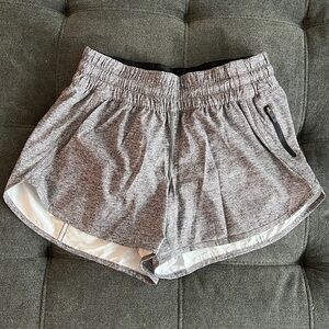 Lululemon Tracker 4” Short - Size 6, NWOT